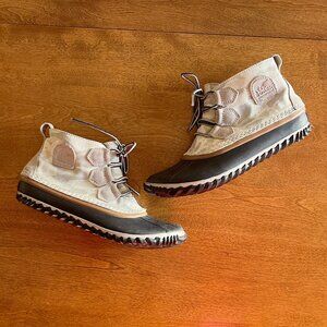 Sorel "Out N About" beige camo boots 8